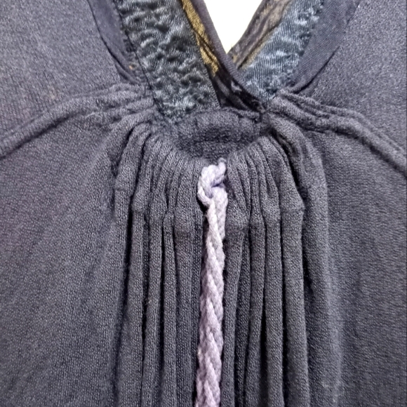 Free People tunic. EUC. Size xs. Very unique. - Picture 4 of 8